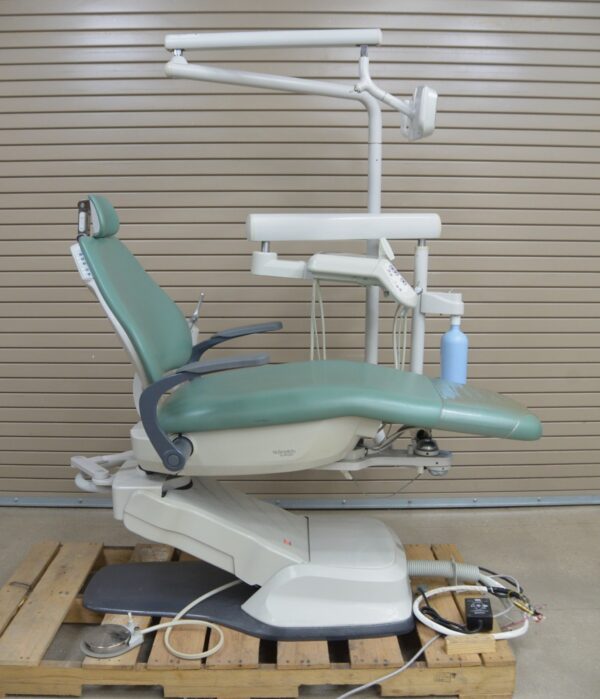 DentalEZ NUSP NuSimplicity Dental Chair W/ Radius Delivery Unit & Mount Light