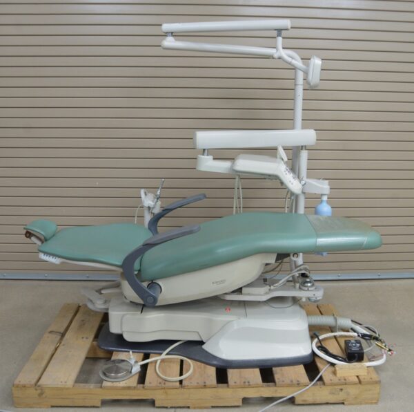 DentalEZ NUSP NuSimplicity Dental Chair W/ Radius Delivery Unit & Mount Light