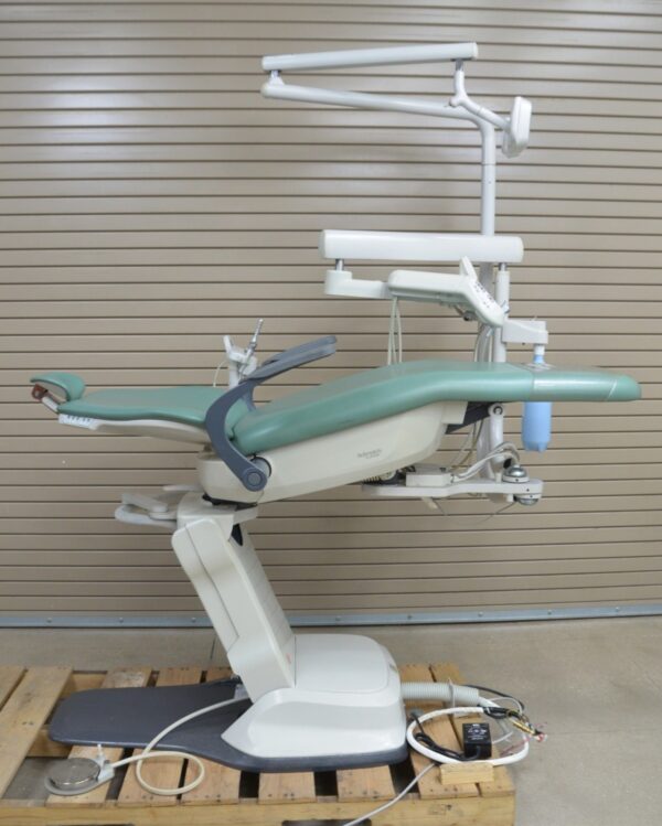 DentalEZ NUSP NuSimplicity Dental Chair W/ Radius Delivery Unit & Mount Light