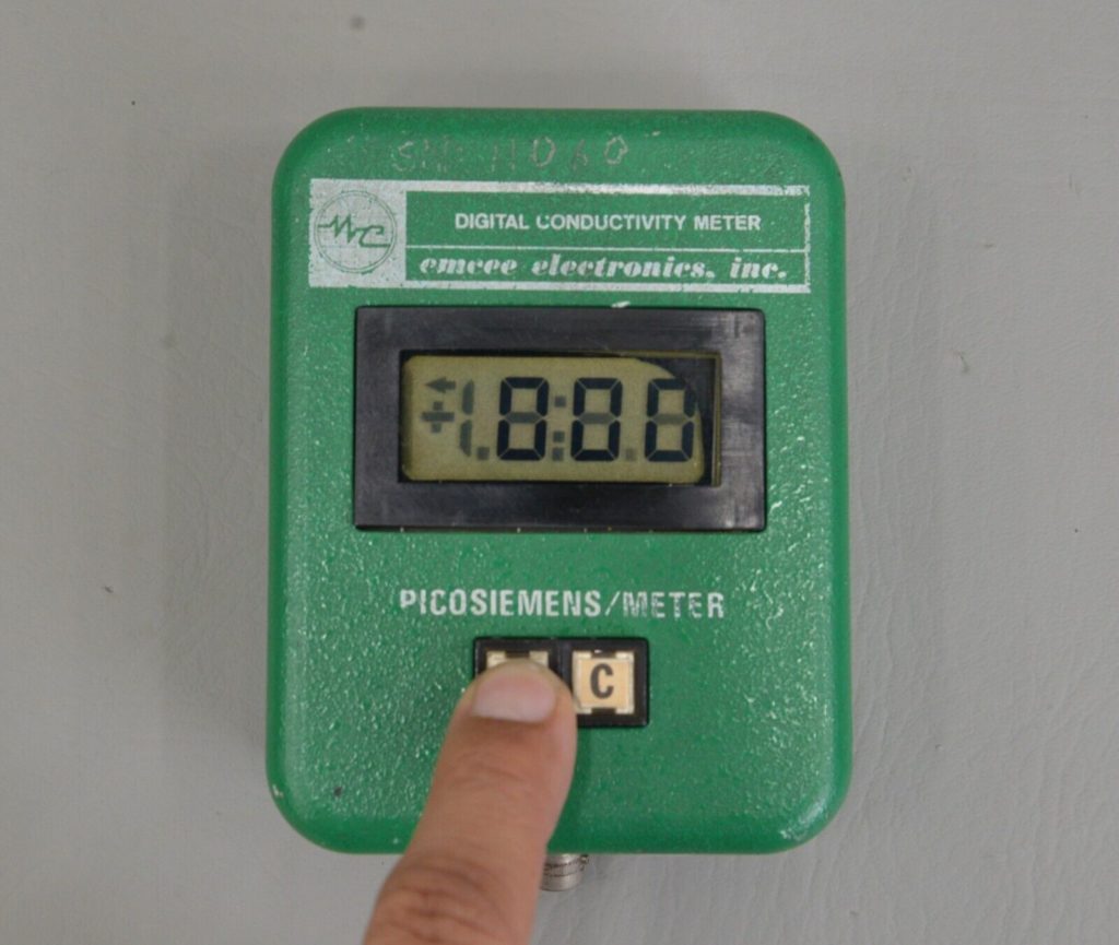 Emcee 1152 Digital Conductivity Meter with Probe Rhino Trade LLC