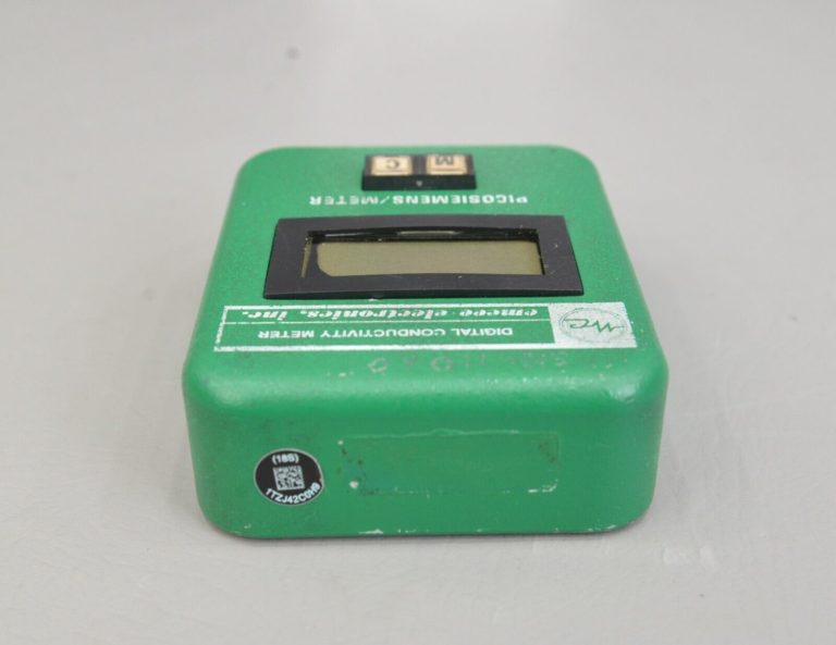 Emcee 1152 Digital Conductivity Meter with Probe Rhino Trade LLC