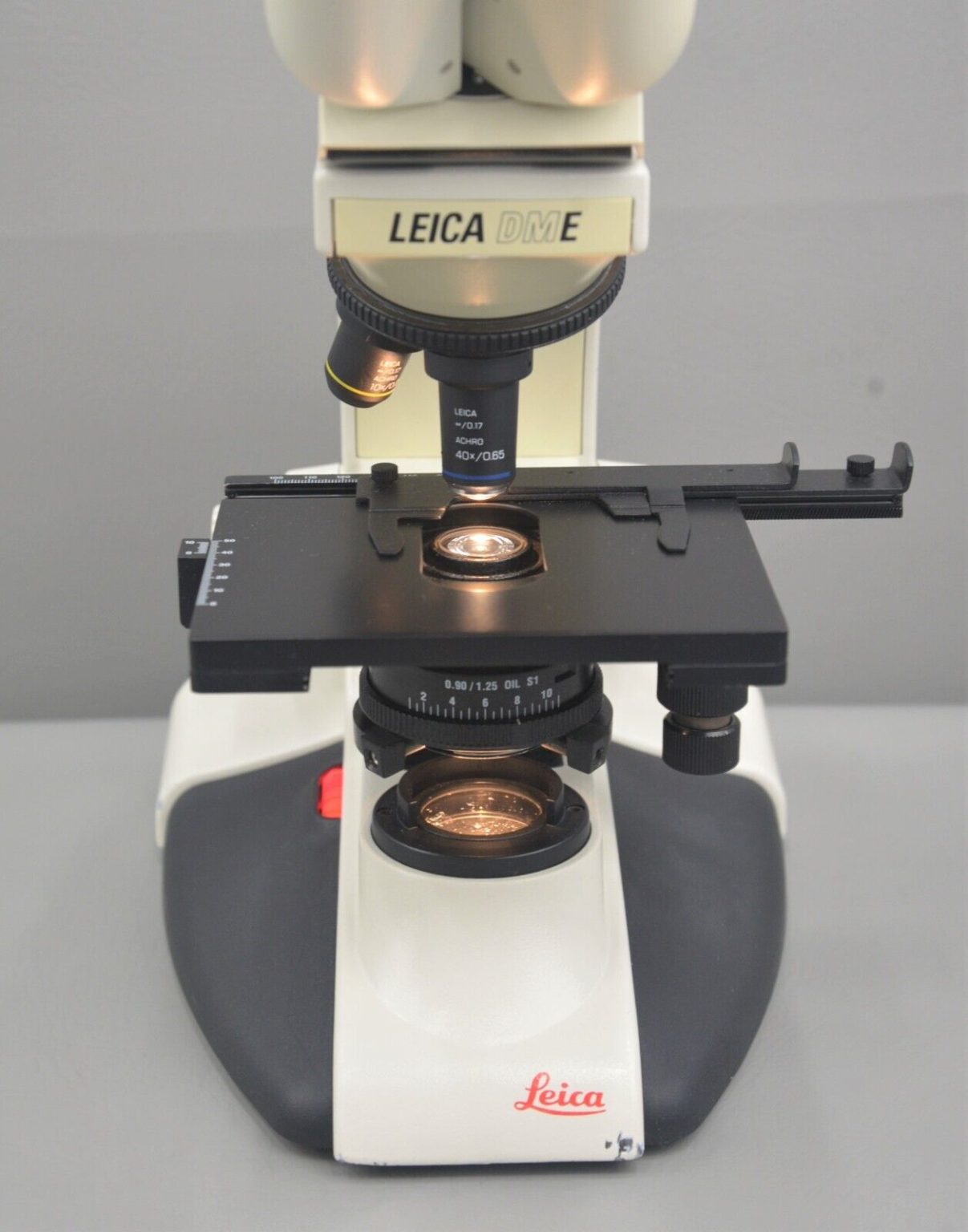 Leica DME Upright Compound Binocular Microscope w/ 4x 10x 40x