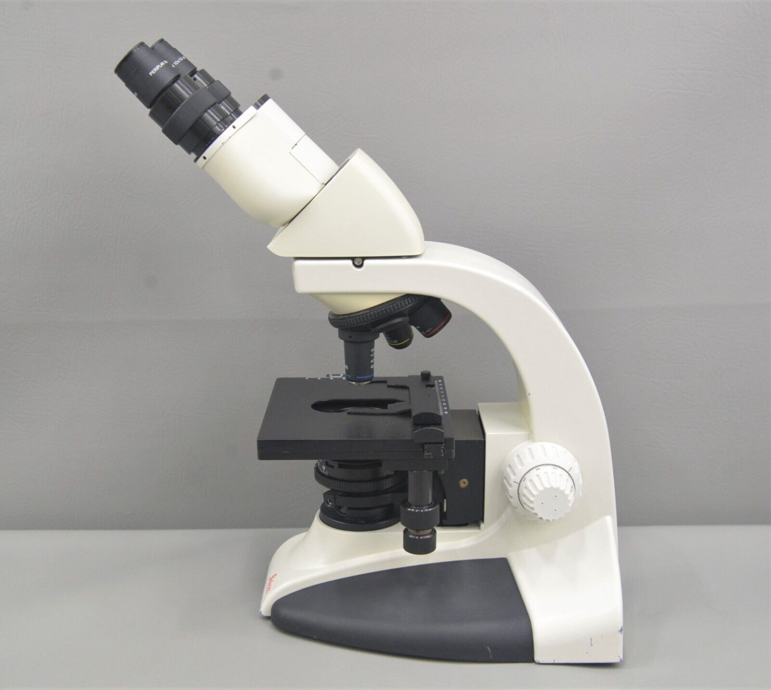 Leica DME Upright Compound Binocular Microscope w/ 4x 10x 40x