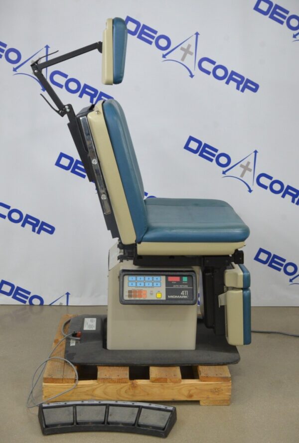 Midmark 411-003 Power Exam Chair And Foot Pedal