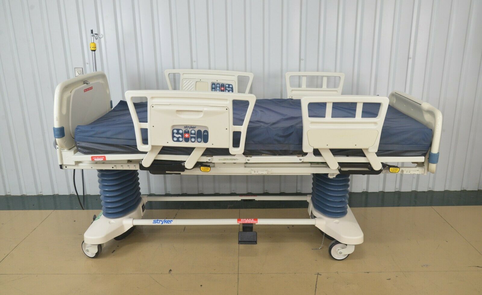 Stryker Secure II 3002 Med−Surg Electric Surgical Hospital Bed Isoflex  Mattress