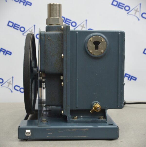 Welch 1373 Duo-Seal Belt Drive Vacuum Pump V115 HP 1/2 PH1