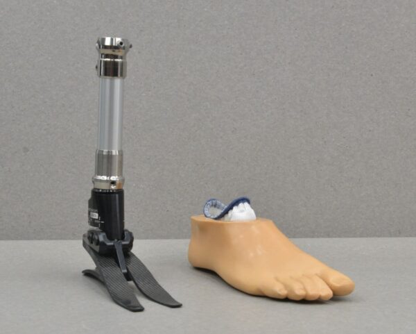 Blatchford Echelon Prosthetic Foot L8 W/ APC Receiver and Foot Shell Size 28