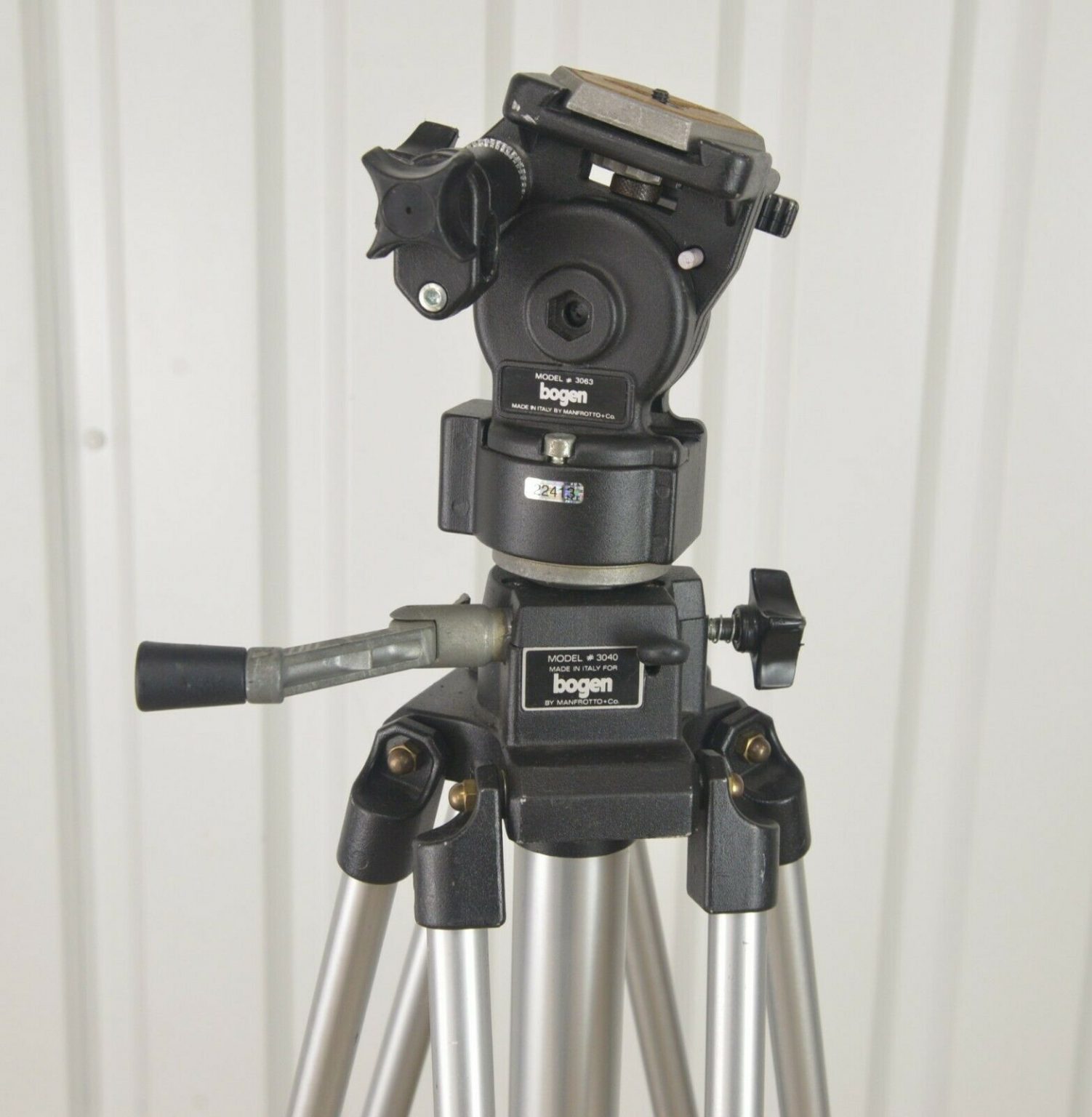 Bogen Manfrotto 3040 Silver Professional Camera Tripod w/ 3063 Head