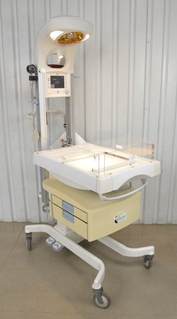 GE Healthcare Panda Ires Bedded Baby Warmer