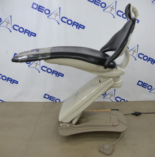 Midmark Elevance Dental Chair 153810-001 W/ Foot Pedal