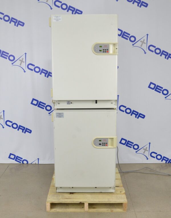 Sanyo MCO-17A Dual Double Stack CO2 Incubator