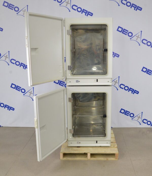 Sanyo MCO-17A Dual Double Stack CO2 Incubator