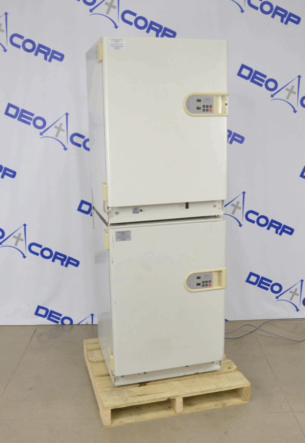 Sanyo MCO-17A Dual Double Stack CO2 Incubator
