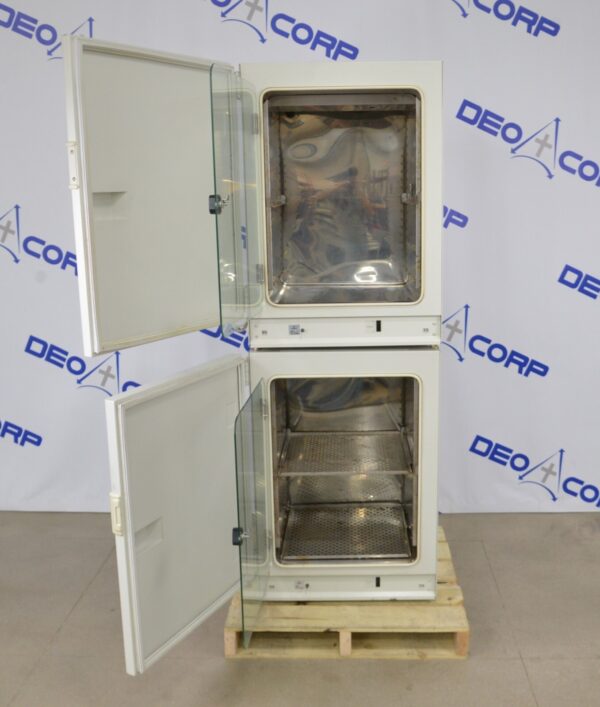 Sanyo MCO-17A Dual Double Stack CO2 Incubator