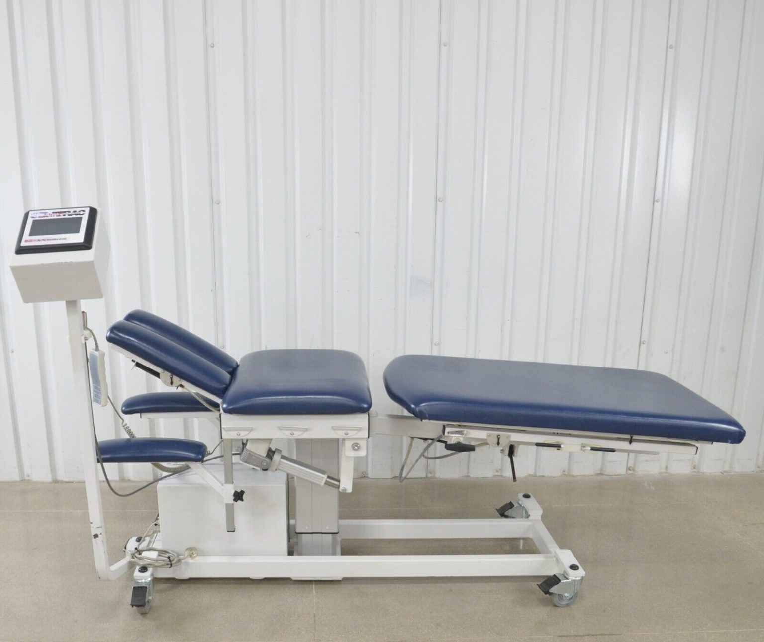 Saunders Group Chattanooga 73000A Active 3D Trac Chiropractic Treatment