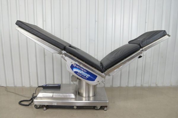 Stryker Skytron 6700B Hurcules Surgical Table W/ Skytron 3503 E2 Remote 11191