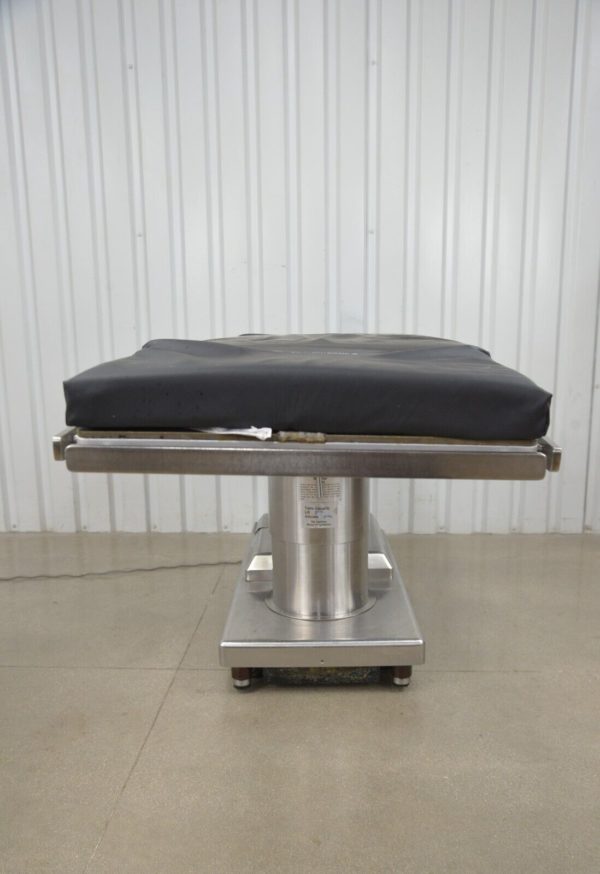Stryker Skytron 6700B Hurcules Surgical Table W/ Skytron 3503 E2 Remote 11191