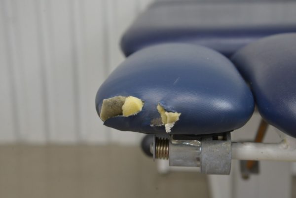 Armedica AM-SP500 HI-LO Five Section Treatment Table W/ Foot Switch