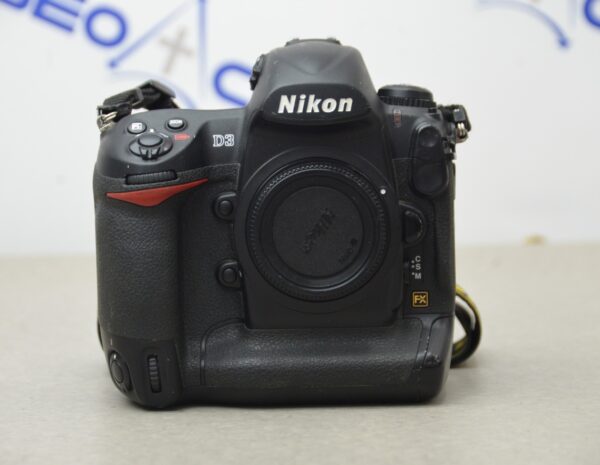 Nikon D3 FX 12.1 MP Digital SLR Camera Body W/ Battery & Battery Charger