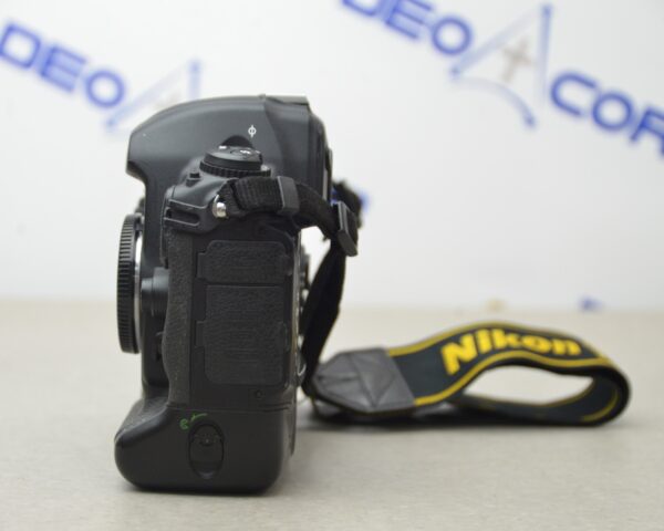 Nikon D3 FX 12.1 MP Digital SLR Camera Body W/ Battery & Battery Charger