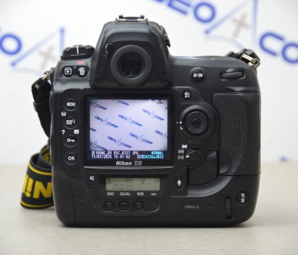 Nikon D3 FX 12.1 MP Digital SLR Camera Body W/ Battery & Battery Charger