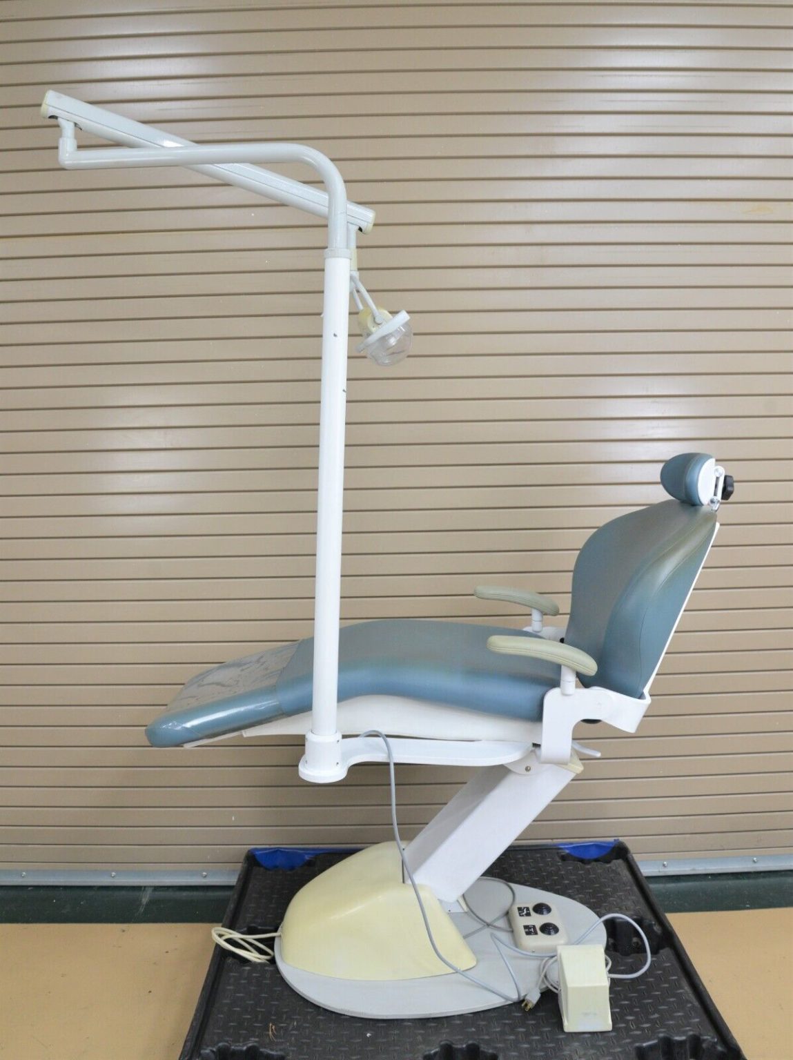 Westar Medical Products Westar 2000 Power Dental Chair w/ Dental Light