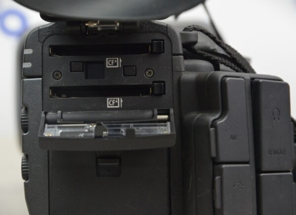 Canon XF305a HD 3CMOS CF 1080i 18x Zoom Video Camcorder With Battery