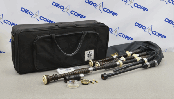 Gibson Great Highland Bagpipes R-110-D W/ Humistat Humidifier and Hygrometer