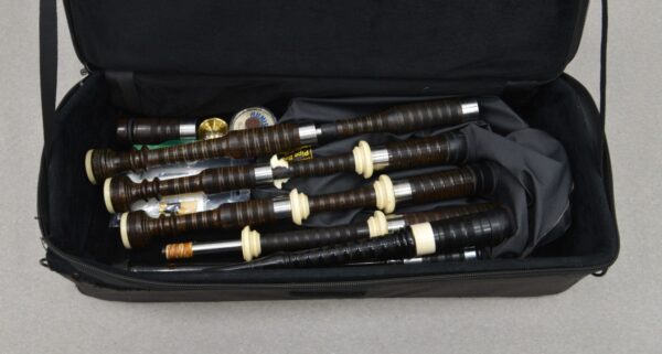 Gibson Great Highland Bagpipes R-110-D W/ Humistat Humidifier and Hygrometer