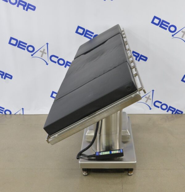 Skytron 6701 Hercules Surgical Table W/ Skytron 6700 Series Remote