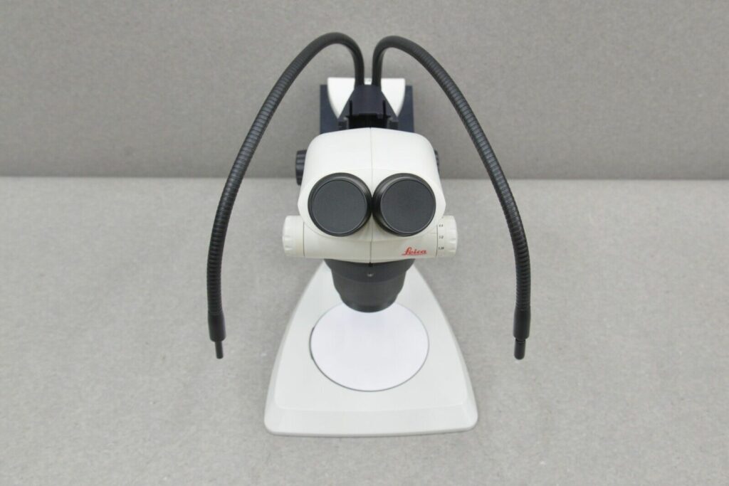 Leica S4E Stereo Zoom Microscope w/ L2 Dual Gooseneck Light Source