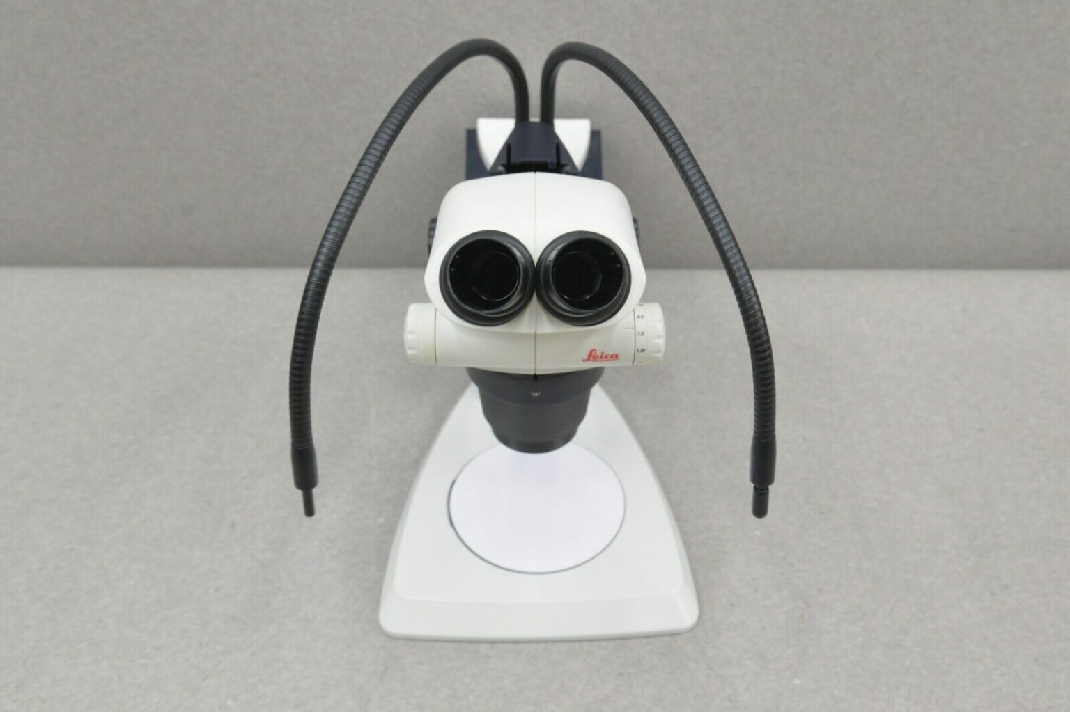 Leica S4E Stereo Zoom Microscope w/ L2 Dual Gooseneck Light Source