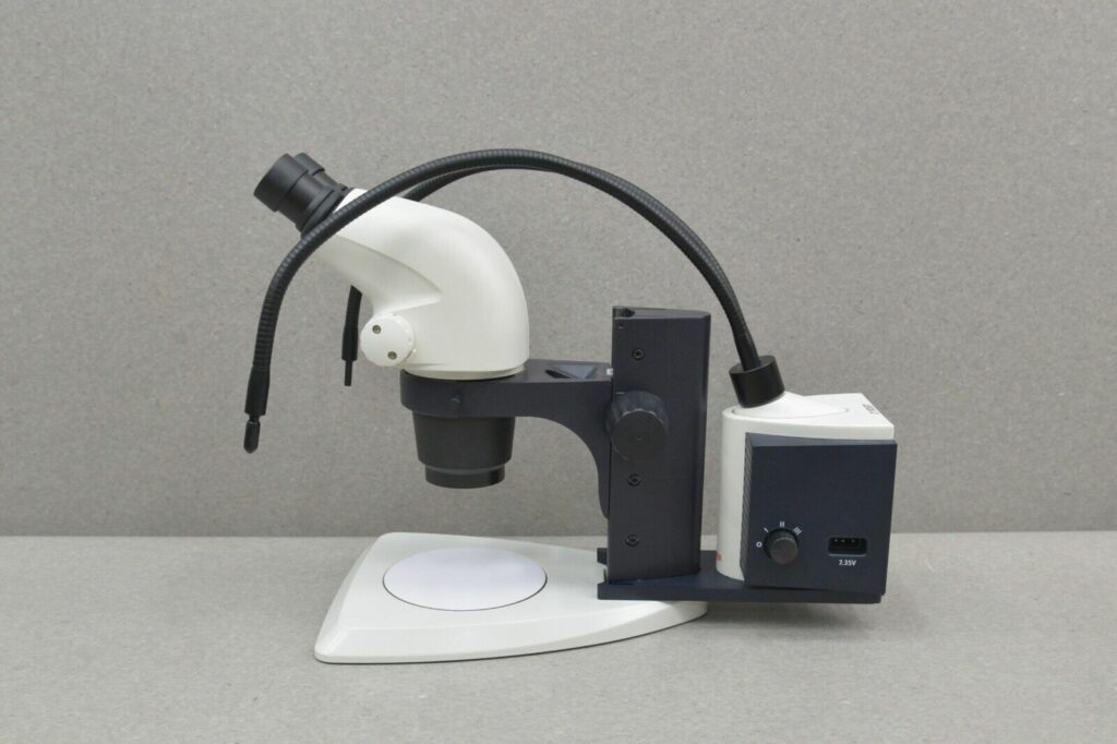 Leica S4E Stereo Zoom Microscope w/ L2 Dual Gooseneck Light Source
