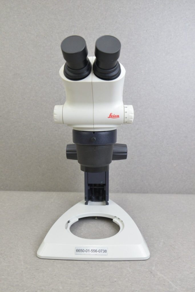 Leica S4E Stereo Zoom Microscope W/ L2 Dual Gooseneck Light Source
