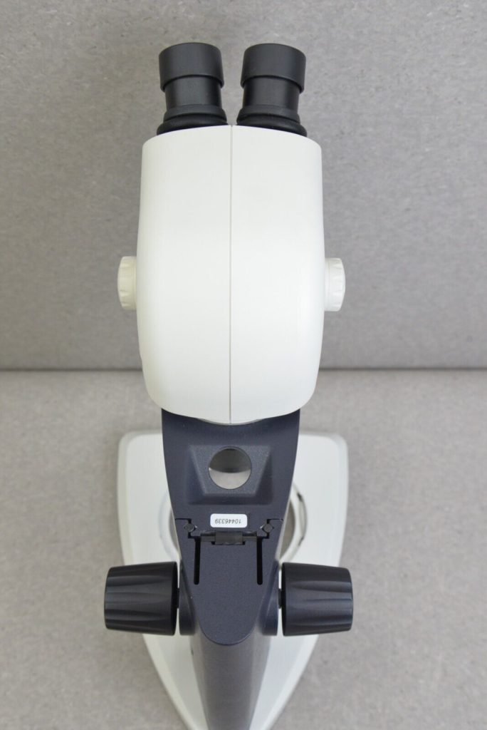 Leica S4E Stereo Zoom Microscope W/ L2 Dual Gooseneck Light Source